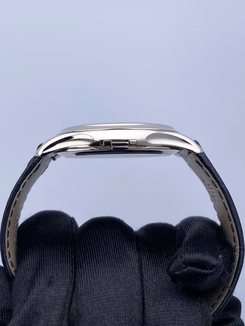 Patek Philippe Calatrava 5227G-010 Image 7